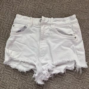 zara white jean shorts